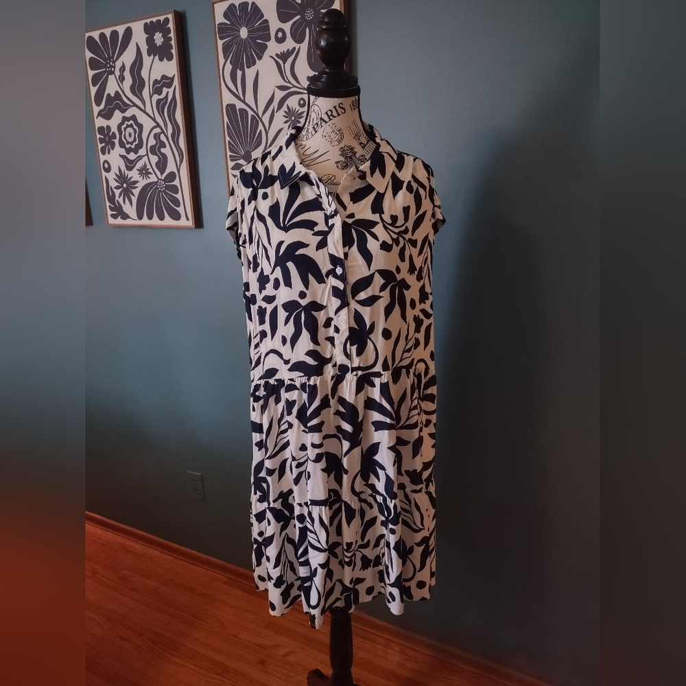 Time and Tru Navy and White Floral Dress